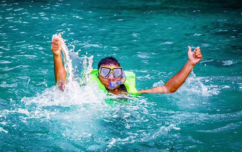 Scared of snorkeling? Snorkeling with a life jacket can help